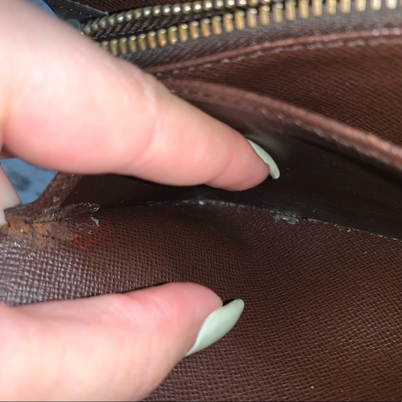 Louis Vuitton Handbag - Picture 8 of 9